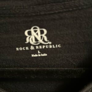 Men’s rock and republic large T shirt. Weave pattern